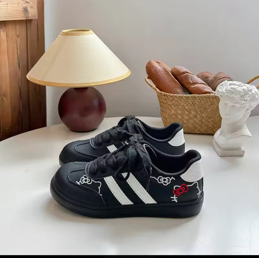 Womens Kitty Tranniers