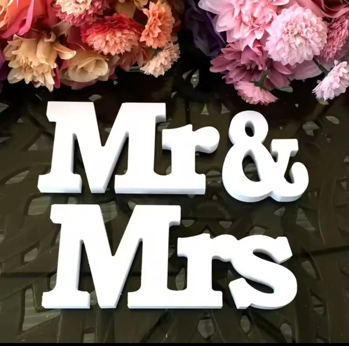 Mr & Mrs Sign